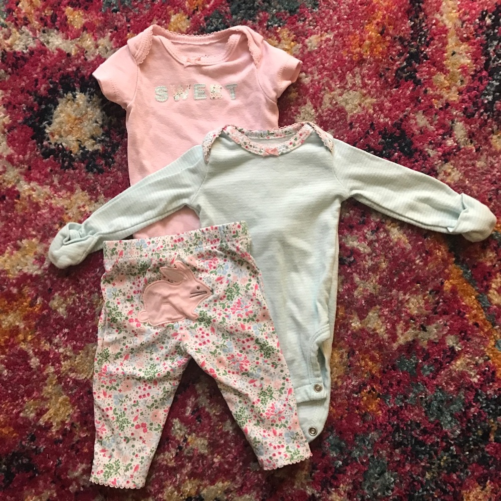 Girl matching set onesies and bottom